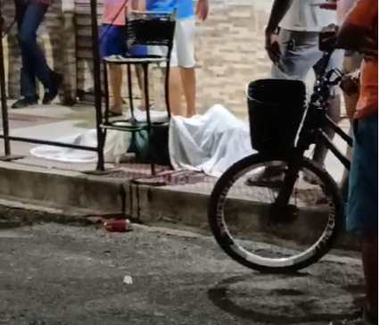 Homem é assassinado a tiros no bairro Interlagos.