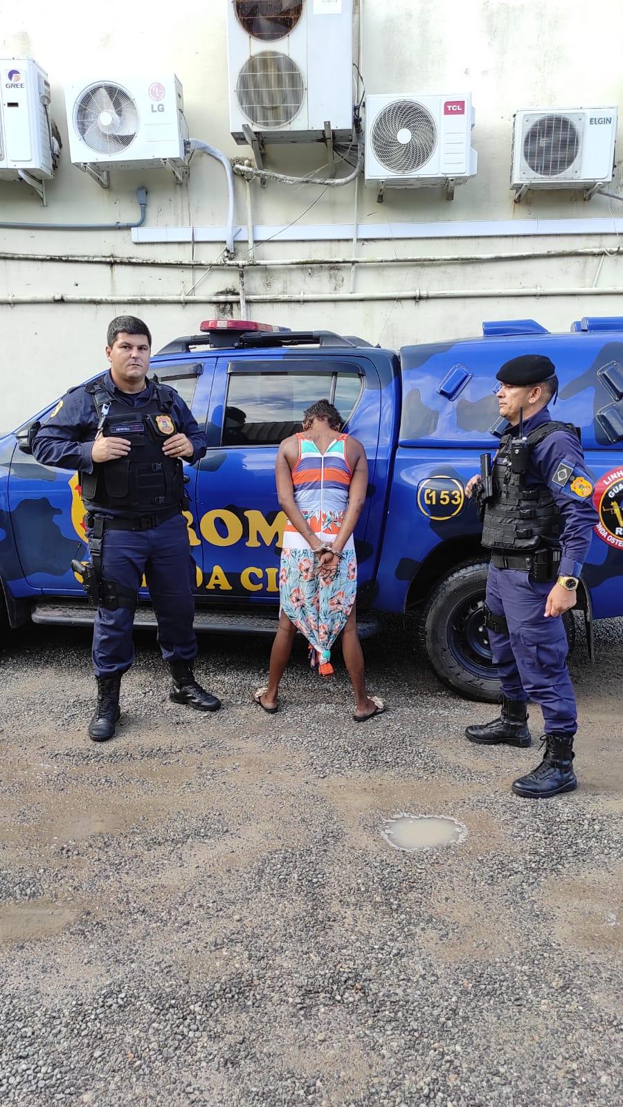 GCM apreende mulher que estava com mandado de prisão em aberto.