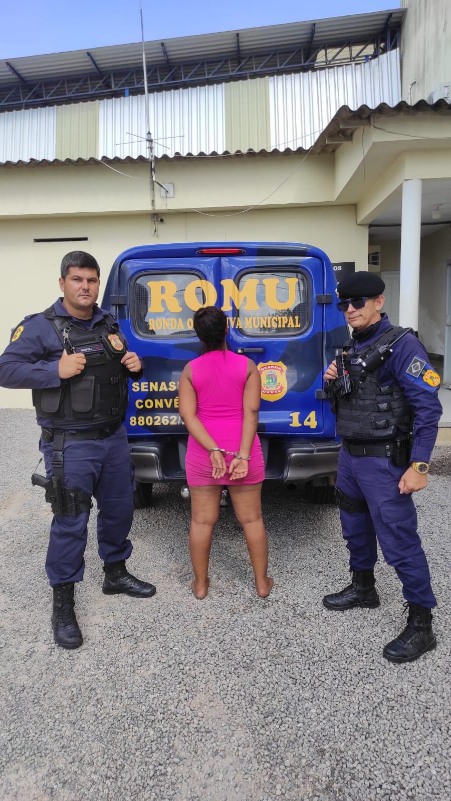 GCM prende mulher por tentativa de homicídio após briga no Bar da Rodoviária.