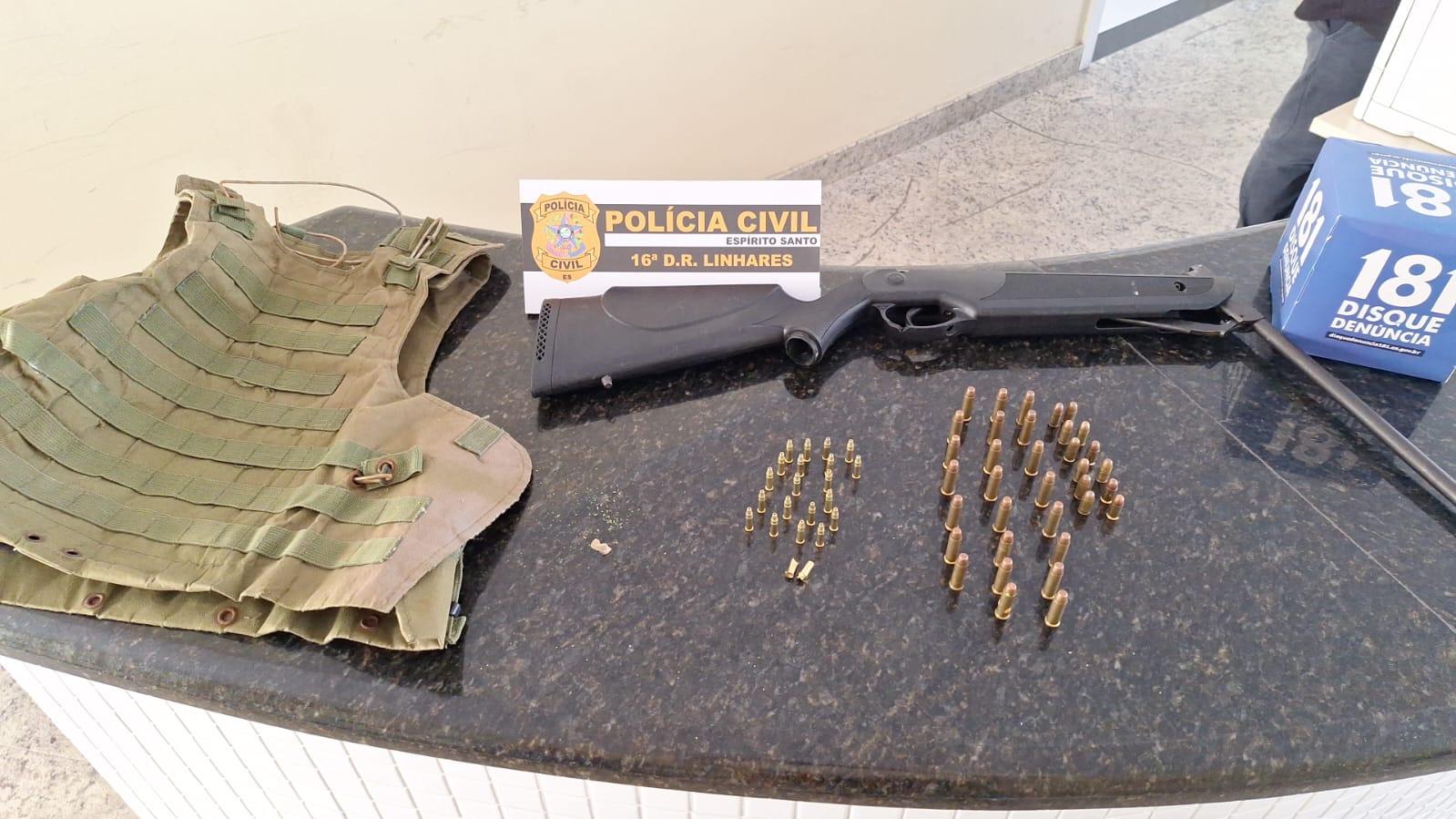 Mandado de busca: polícia apreende armas ilegais em Desengano