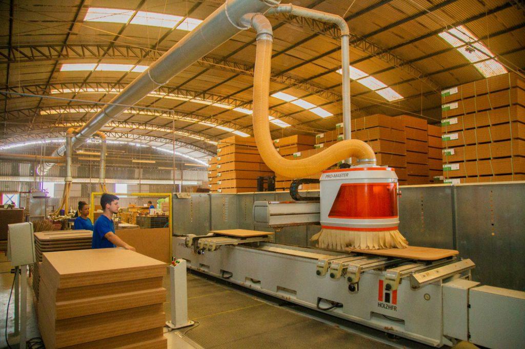Sindimol promove mutirão com mais de 100 vagas de empregos para o setor moveleiro.