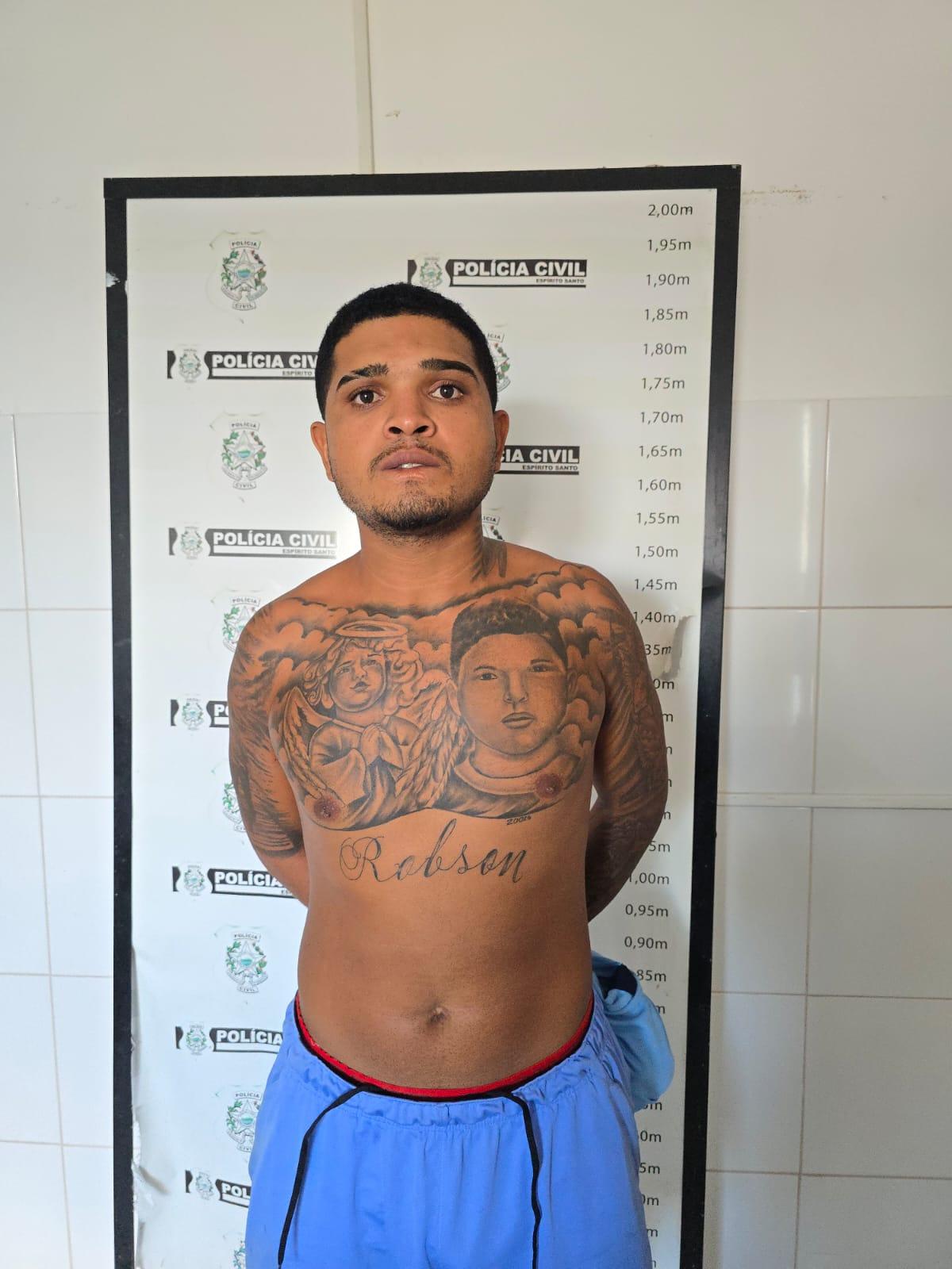 Homem vai prestar depoimento, e polícia descobre que era traficante.