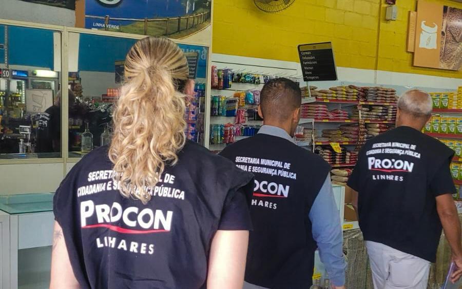 Produtos vencidos em supermercado do Interlagos.