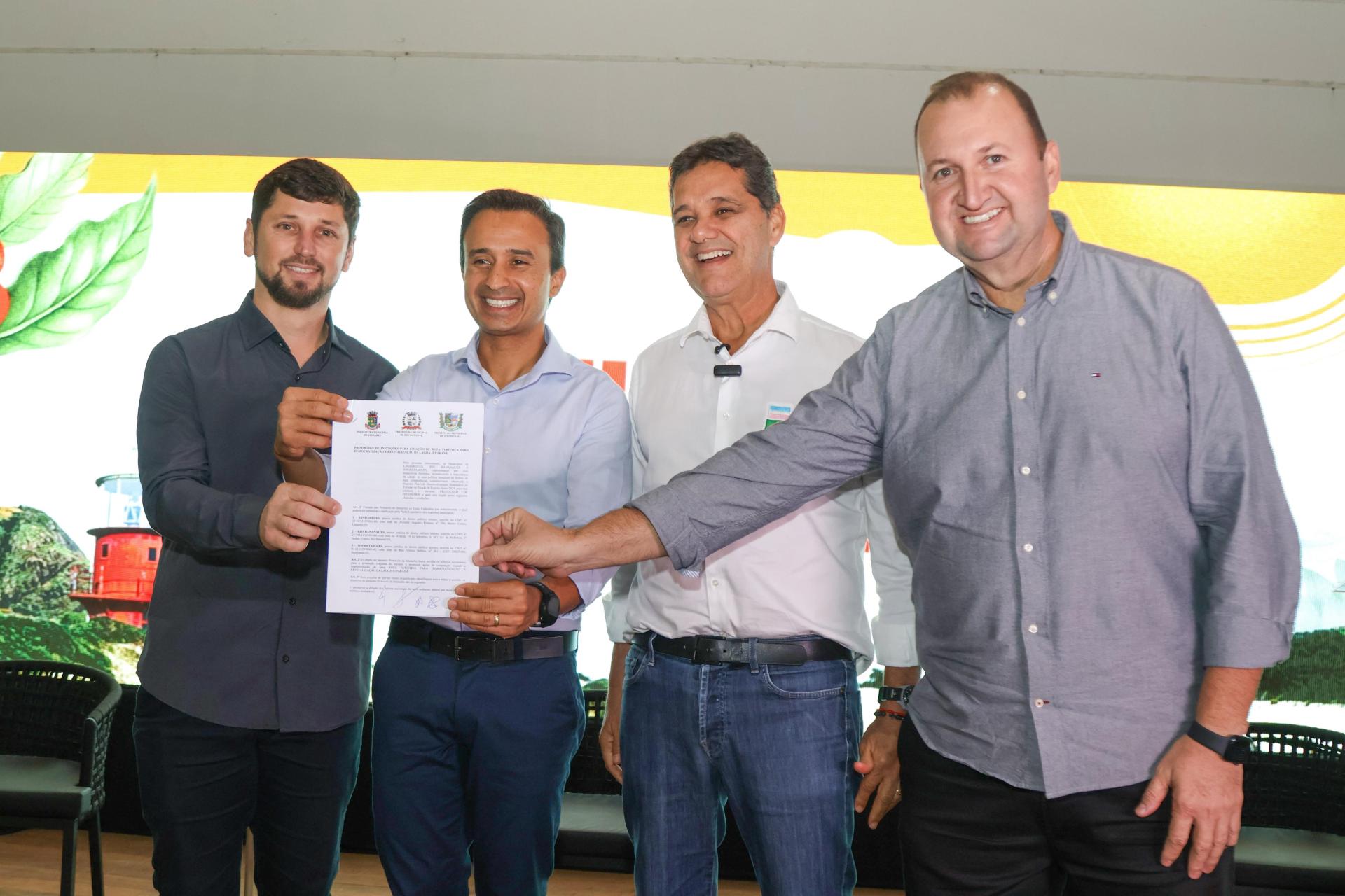 Linhares, Rio Bananal e Sooretama assinam protocolo para criação de rota turística para democratização e revitalização da Lagoa Juparanã.