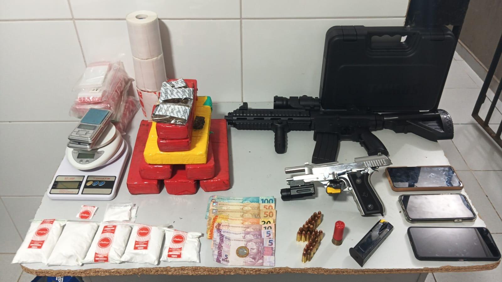 Operação prende casal envolvido com o tráfico de drogas no Interlagos.