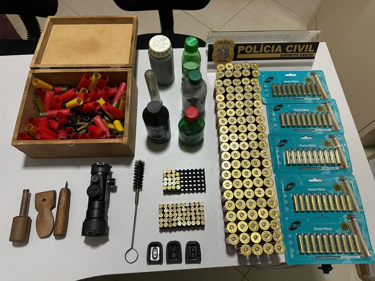 Polícia Civil apreende mais de 200 munições e encontra laboratório de recarga artesanal em Governador Lindenberg