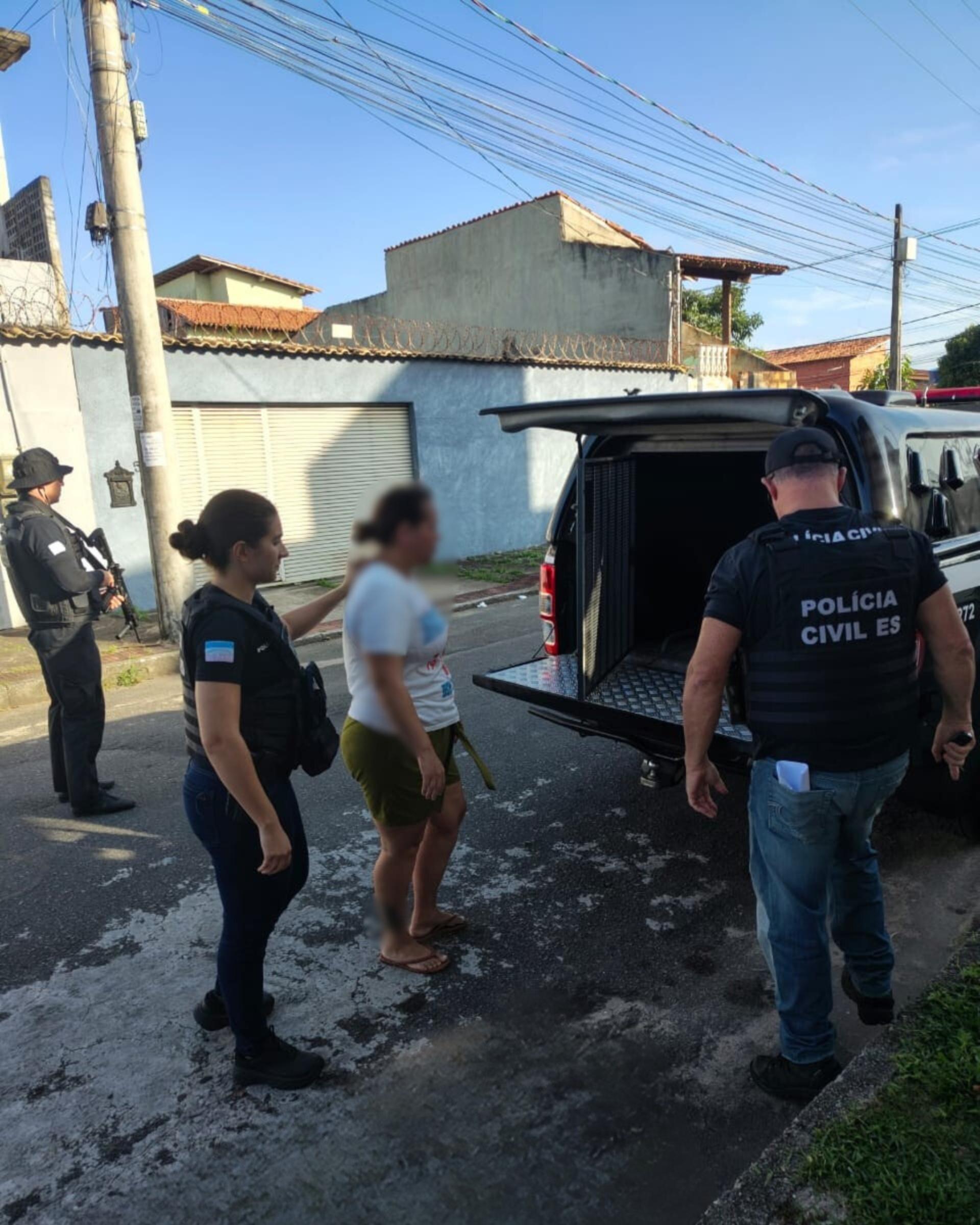 Polícia Civil prende suspeita de integrar grupo criminoso que sequestrava vítimas em encontros falsos.