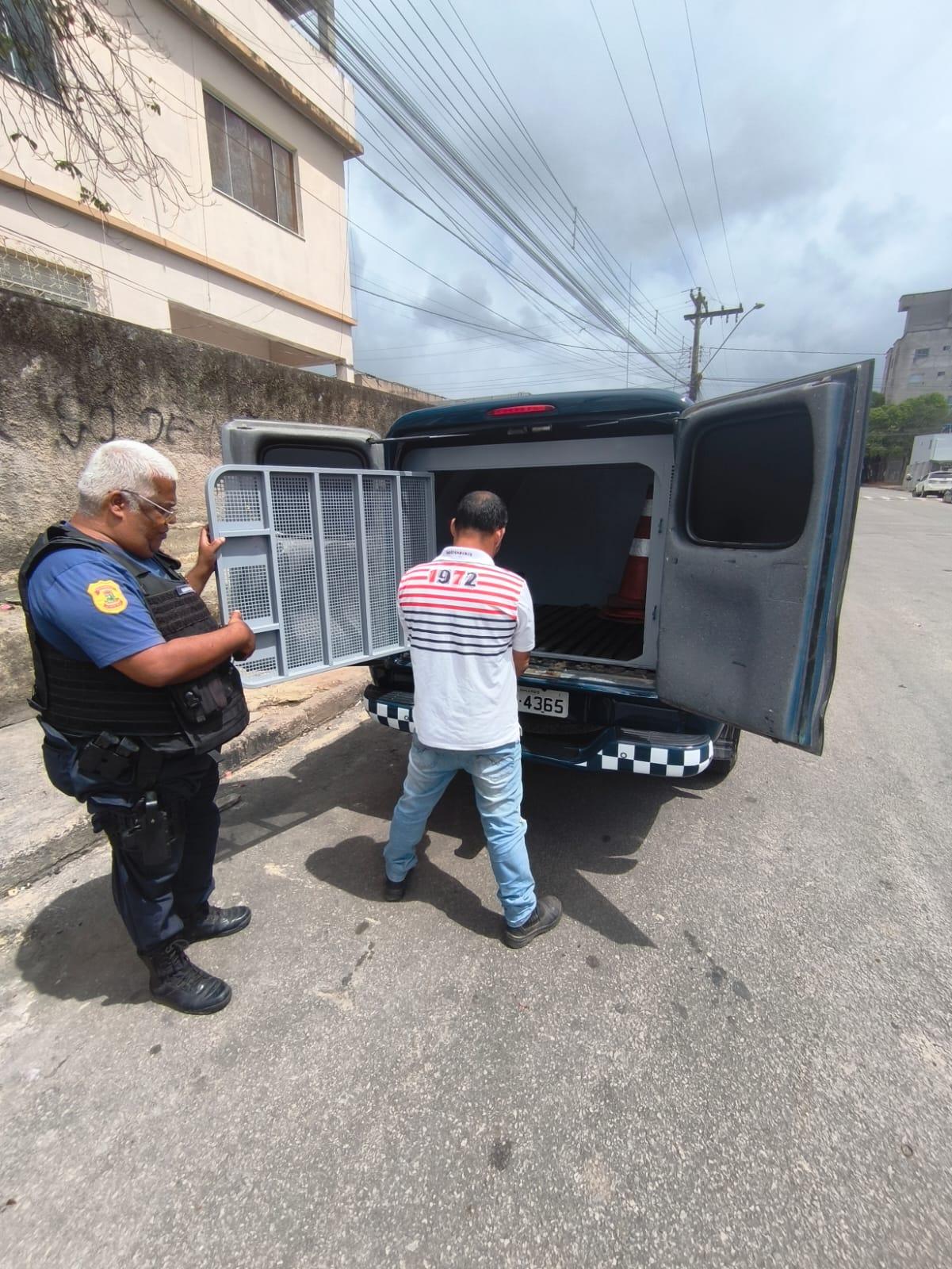 GCM de Linhares prende dois homens com mandado de prisão em aberto no bairro Aviso.