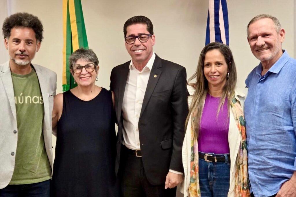 Greve do funcionalismo amplia mobilização em todo o Estado.