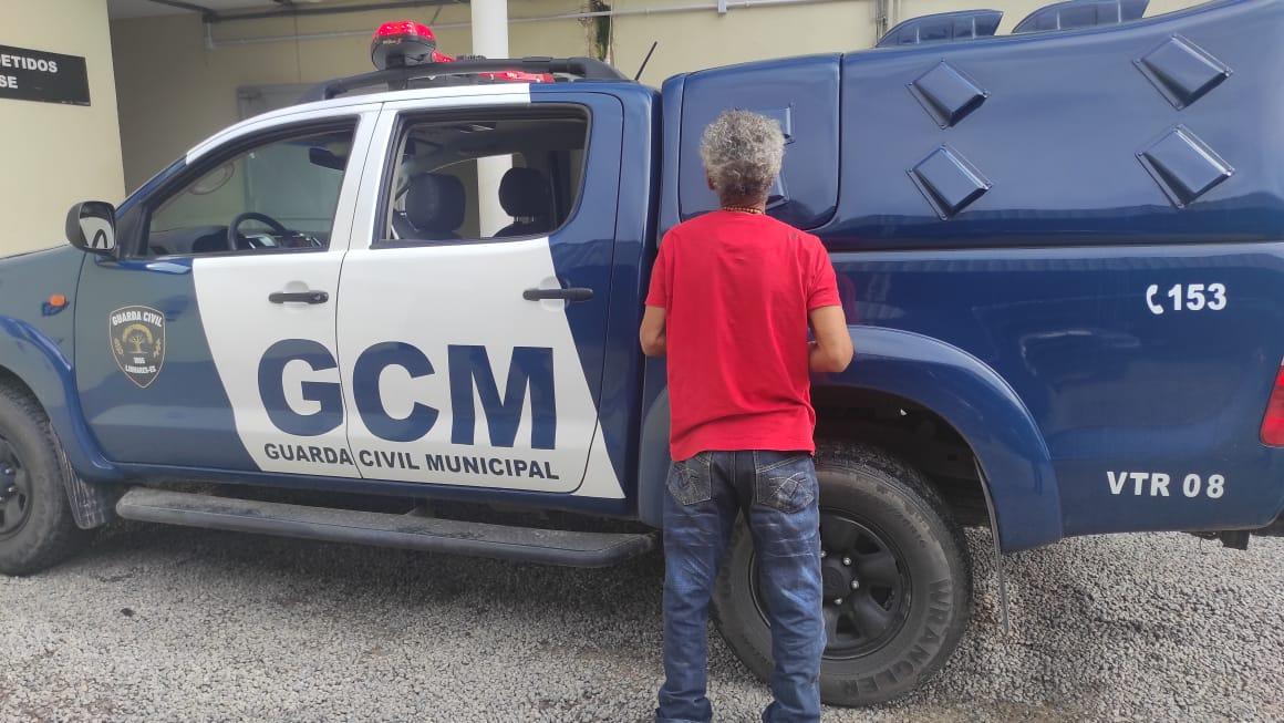 Homem com mandado de prisão por roubo é preso no Centro de Linhares