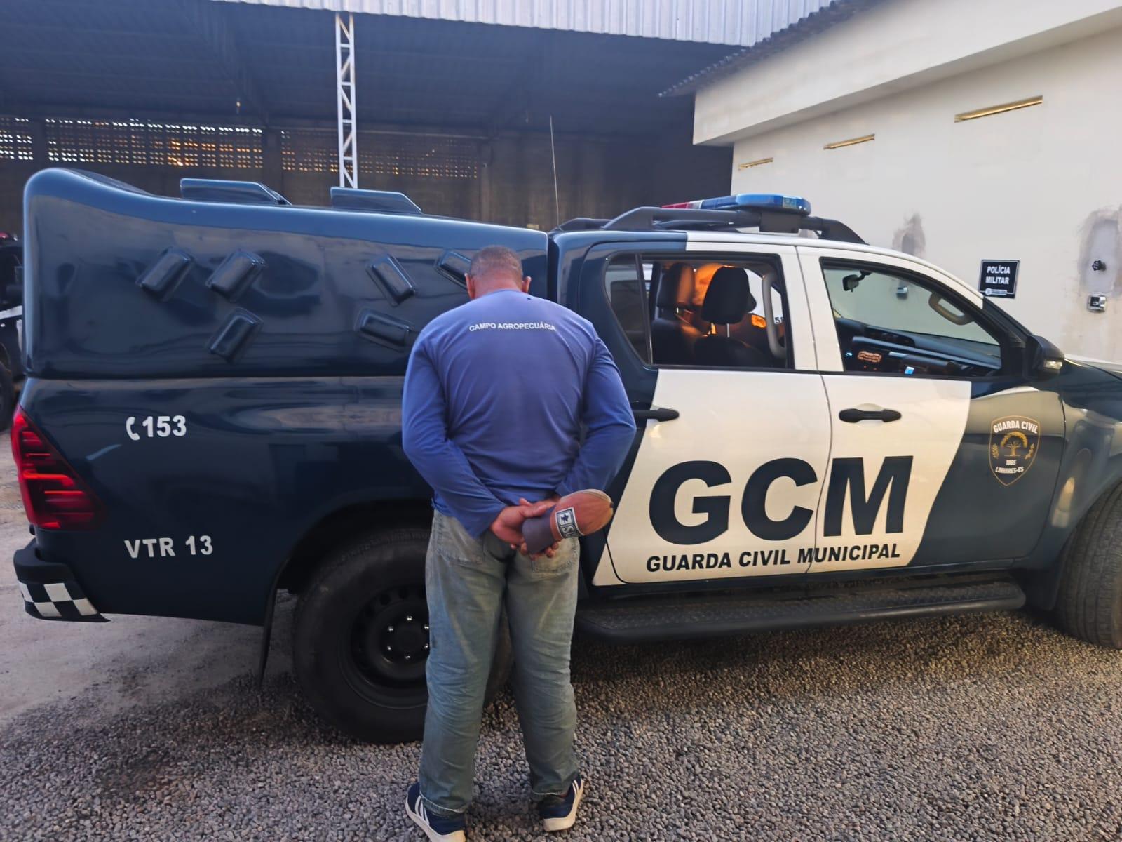 Homem é preso em Linhares com moto furtada e mandado de prisão em aberto