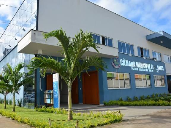 Câmara Municipal de Linhares: gastos com diárias se aproximam de 1 milhão.