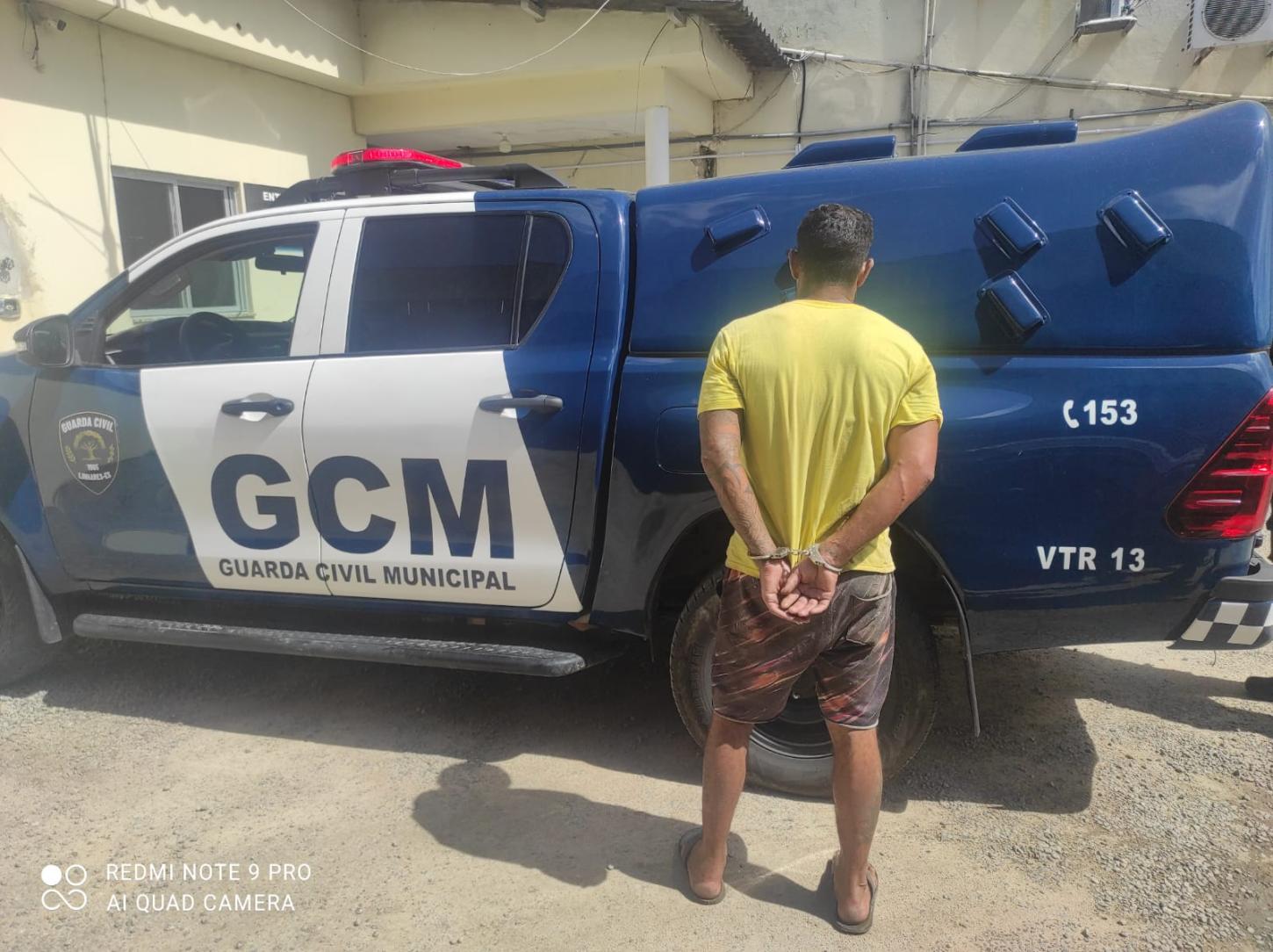 Homem com mandado de prisão em aberto é detido durante patrulhamento em Linhares