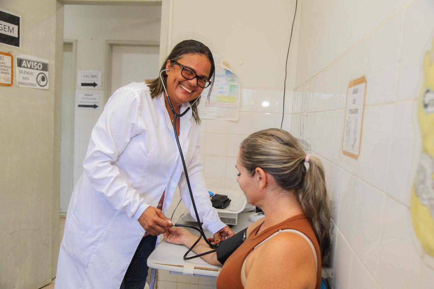 Linhares abre processo seletivo para contratar mais de 600 profissionais de saúde.