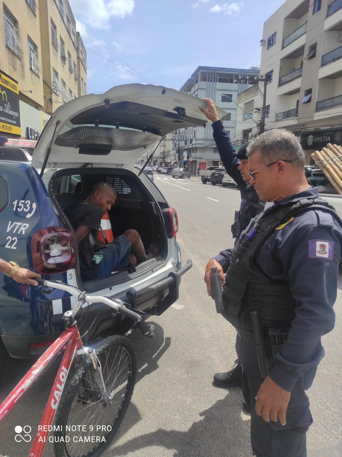 Suspeito é preso em flagrante por furto em farmácia no Centro de Linhares