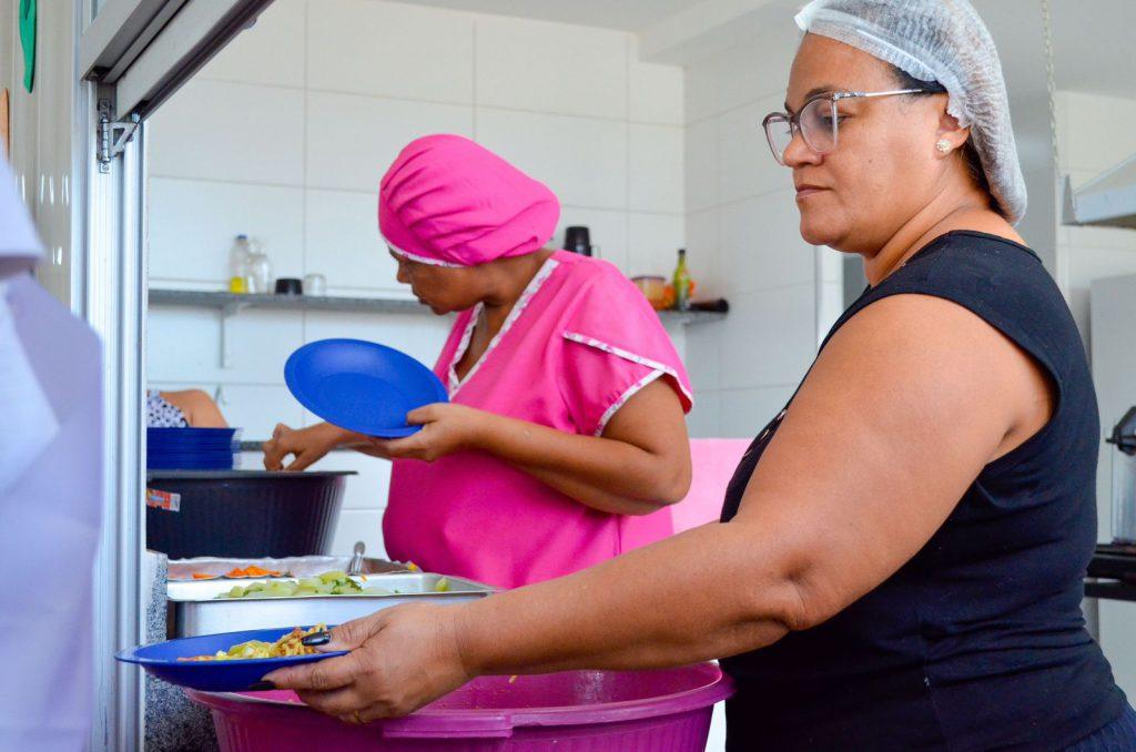 Prefeitura abrirá 7 escolas de Linhares para oferecer almoço para alunos.