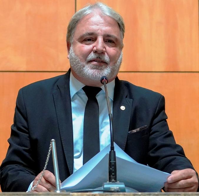 Tabuleiro Político em Linhares: ex-deputado Marcos Garcia faz alianças visando às eleições deste ano.