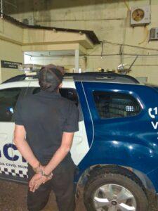 Homem é conduzido à delegacia após agressão contra companheira no Centro de Linhares.