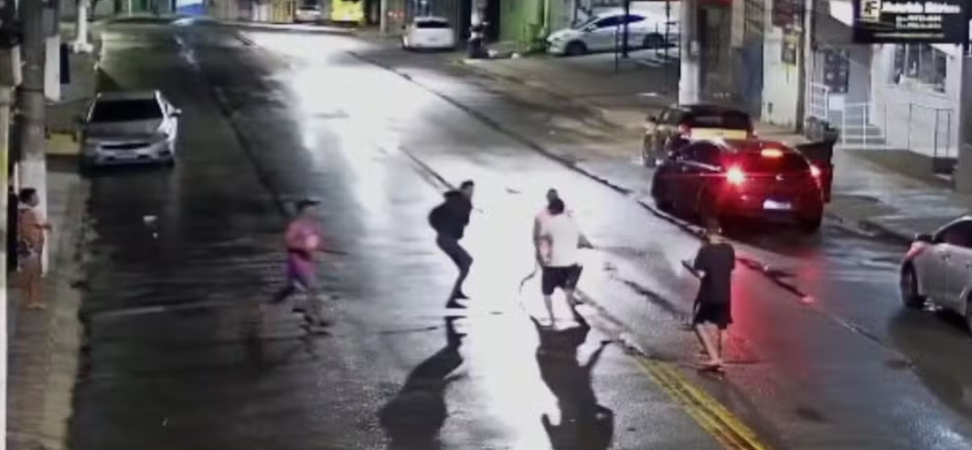 Pai e filho morrem após briga generalizada em Aracruz.