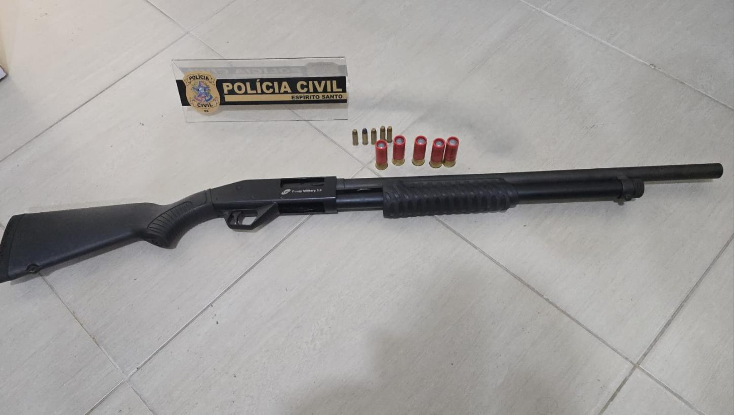 Polícia Civil apreende espingarda calibre 12 durante operação em zona rural de Linhares