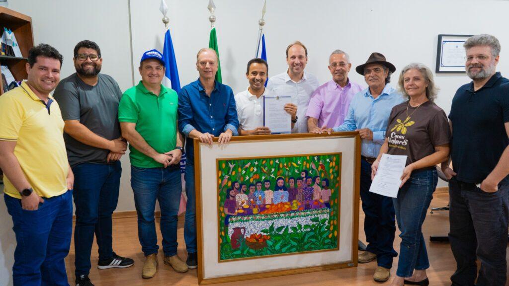 Prefeitura de Linhares articula comissão para defender cacauicultores diante da queda de preços e importações.