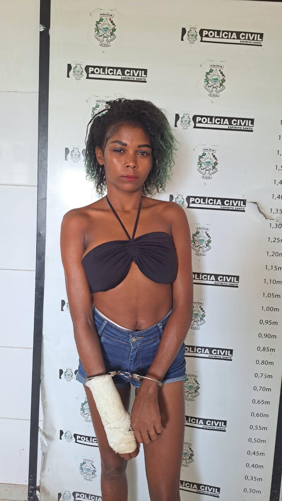 Mulher acusada de tráfico de drogas em Rio Bananal é presa.