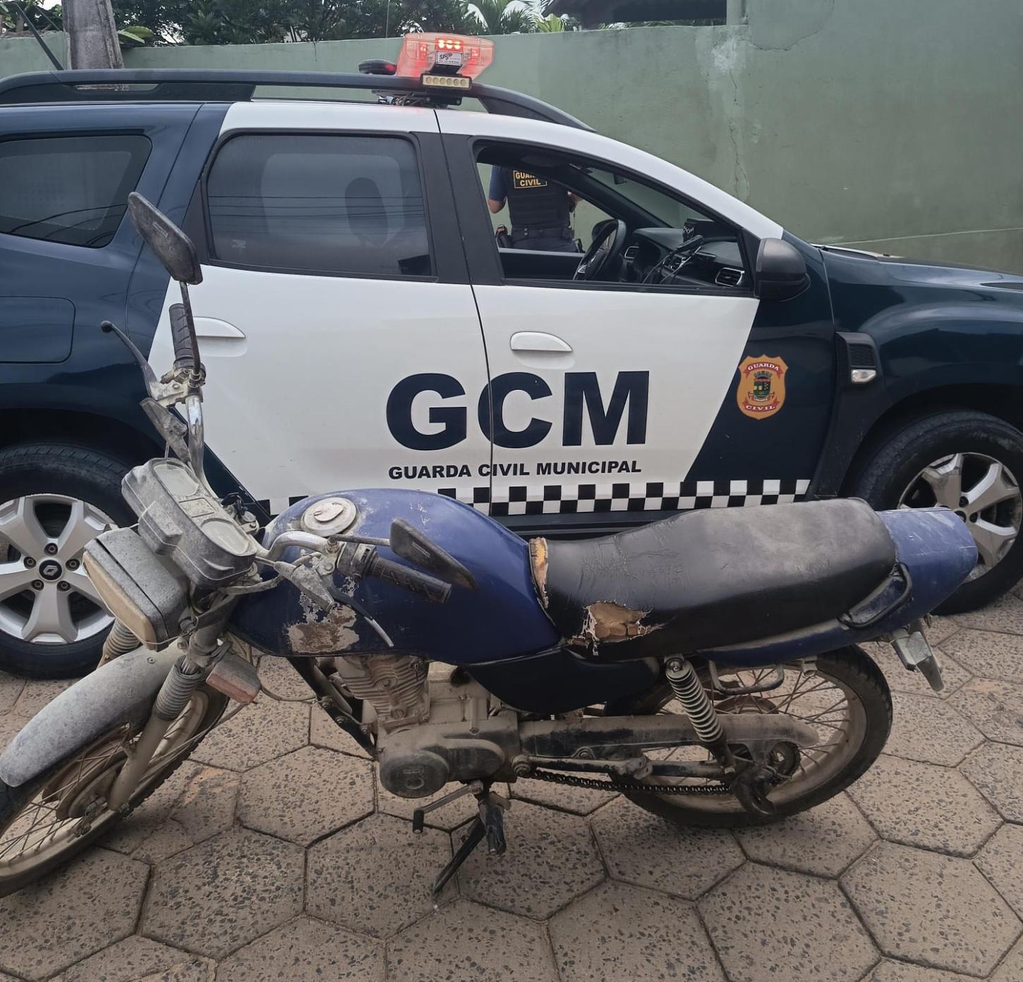 GCM recupera moto com restrição de furto durante fiscalização no interior de Linhares.