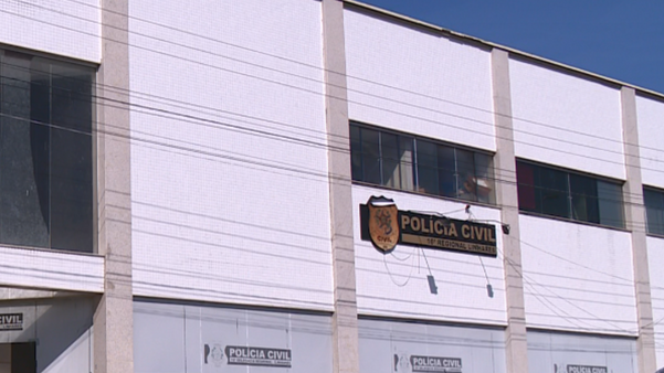 Mulher é presa em Linhares após deixar filha de 5 anos sozinha em casa.