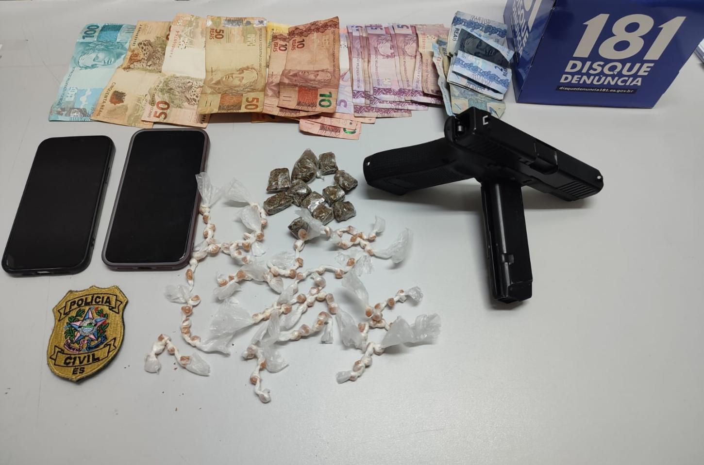 Operação policial apreende drogas e conduz adolescentes em Sooretama.