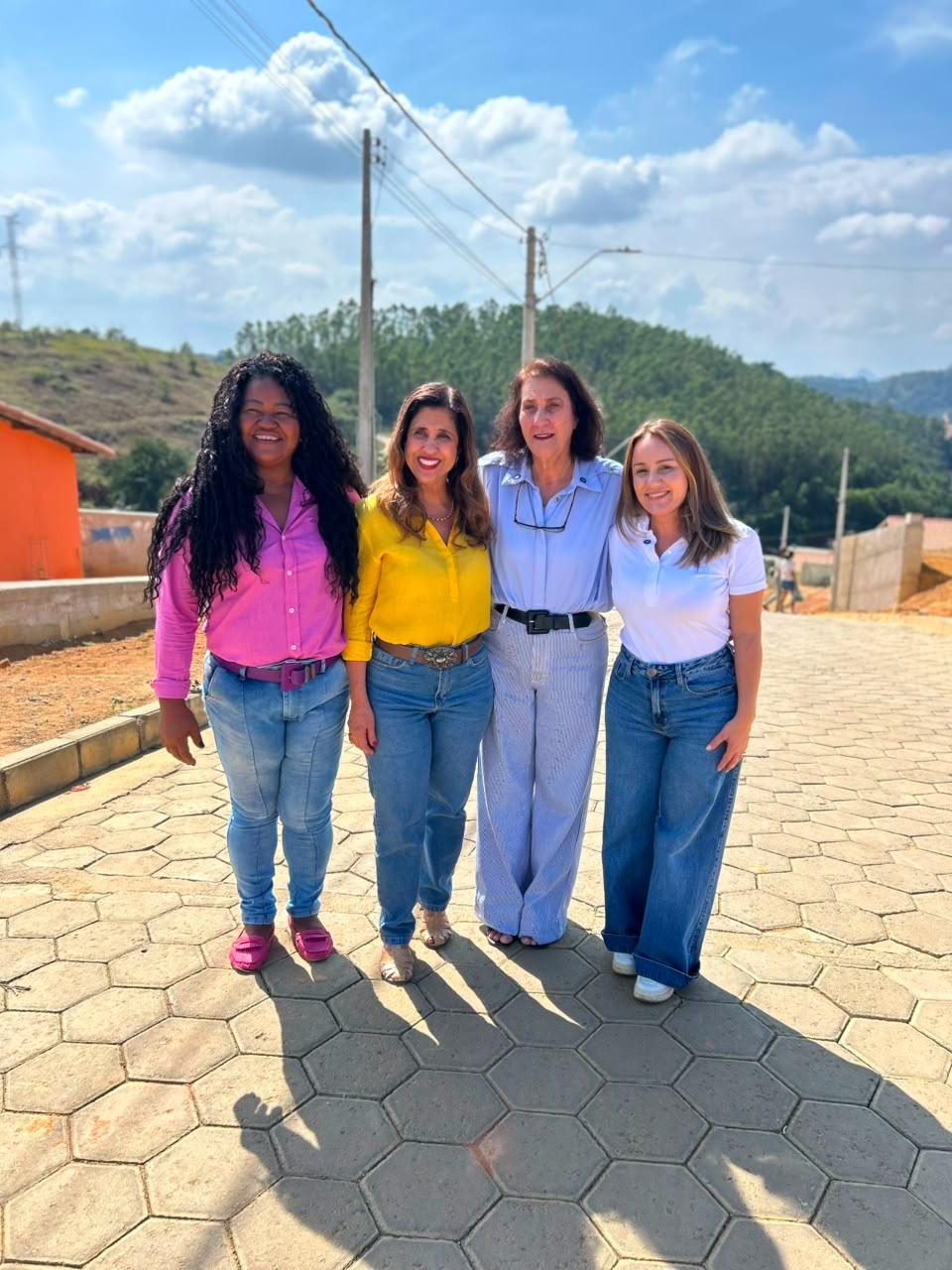 Em São Domingos do Norte e Pinheiros, Emanuela Pedroso visita obras que coordenou e garantem infraestrutura e mais qualidade de vida para as cidades.