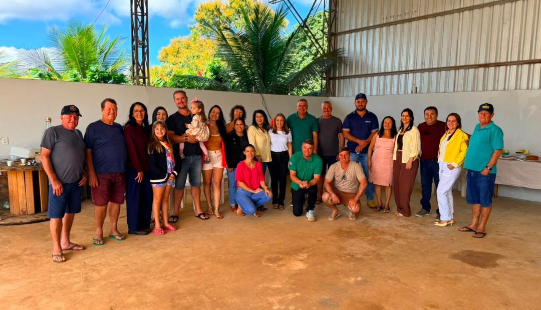 Em Vila Valério, Emanuela Pedroso dialoga com lideranças, moradores e empreendedores, e reforça compromisso com o desenvolvimento regional.