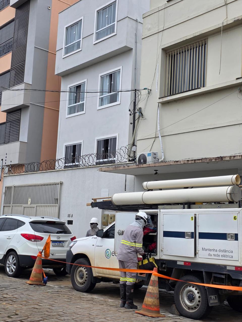 Polícia Civil, Polícia Científica e EDP identificam fraude em medidor de energia em Linhares.
