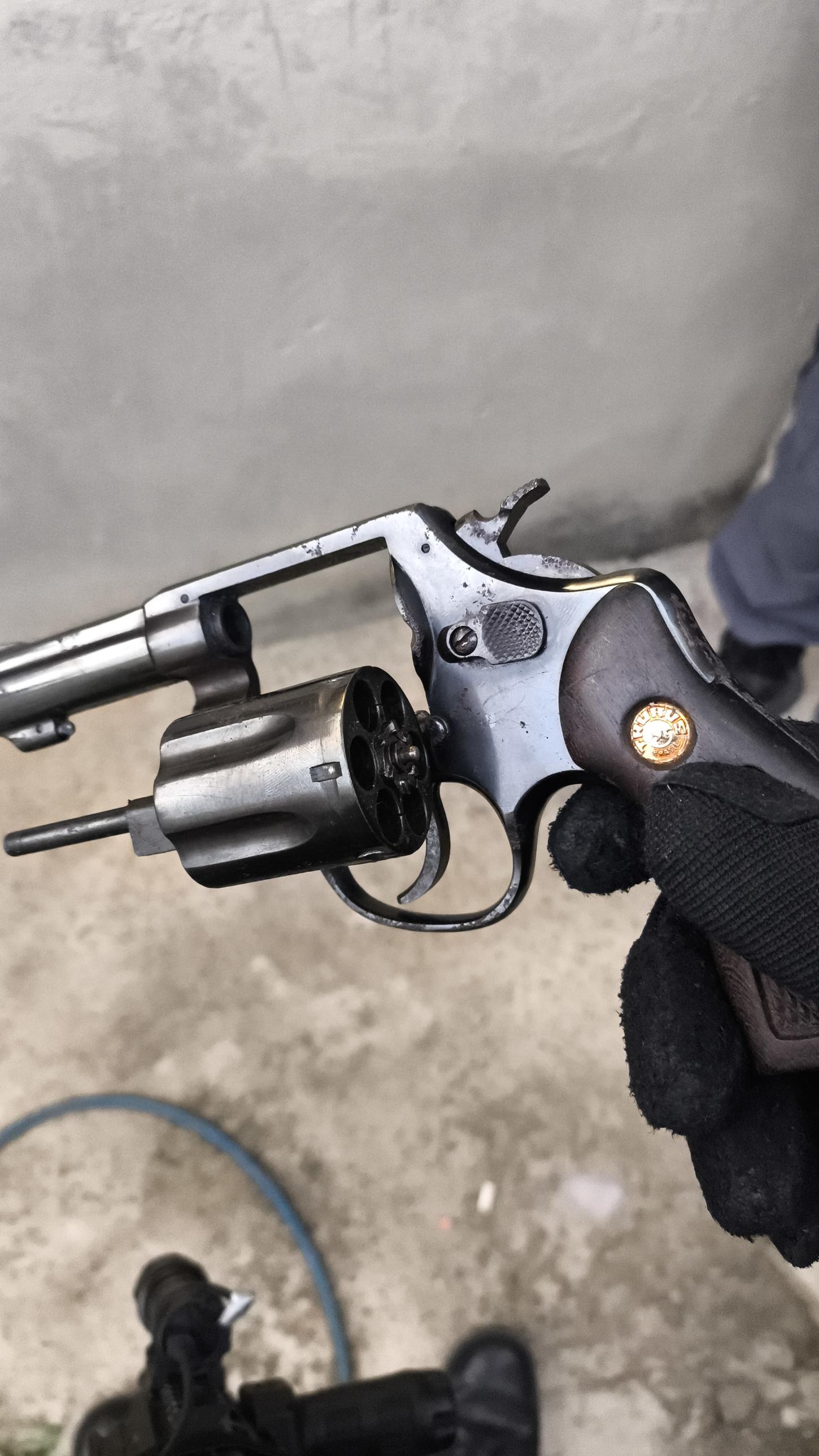 Operação prende seis e apreende arma durante ação contra organização criminosa em Jaguaré.