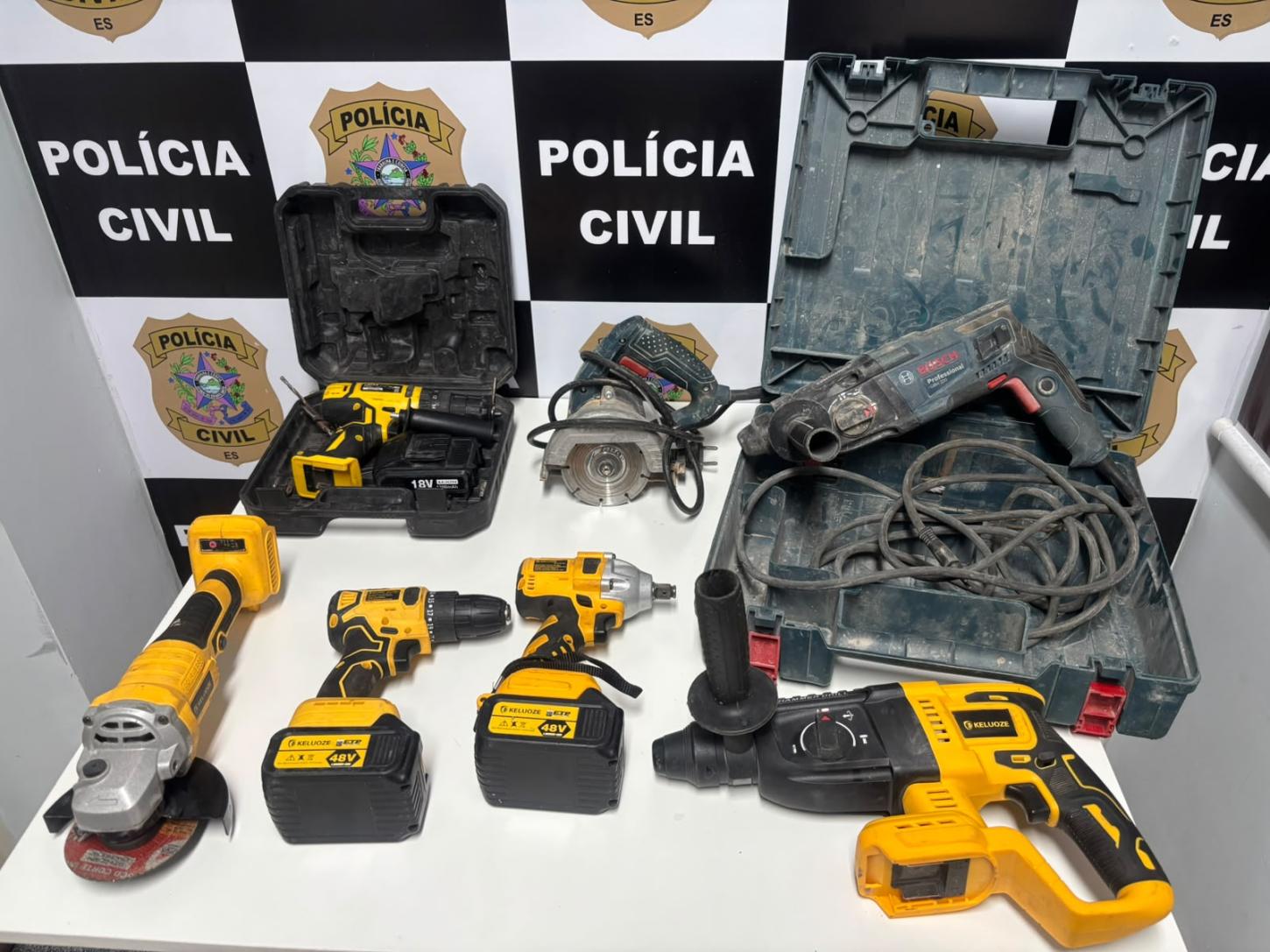 PCES prende dois homens por furto qualificado em residência em construção em Pinheiros.