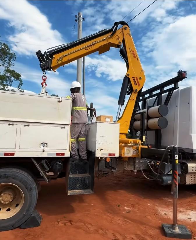 Comunidade de Barro Roxo comemora extensão de rede elétrica reivindicada há anos.